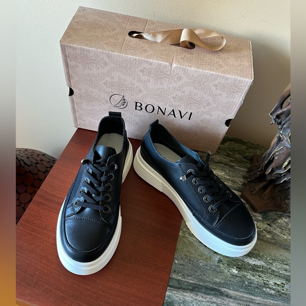 NIB BONAVI 31F15- 21 Platform Leather Sneakers Comfy and Lightweight Size EU 38